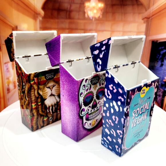 Womens Cigarette Cases for 100s RASTA Skull VEGAN Flip Top Plastic Lot NWT - Picture 2 of 3